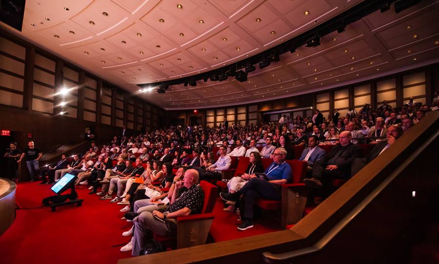 Audience at the HousingWire AI Summit